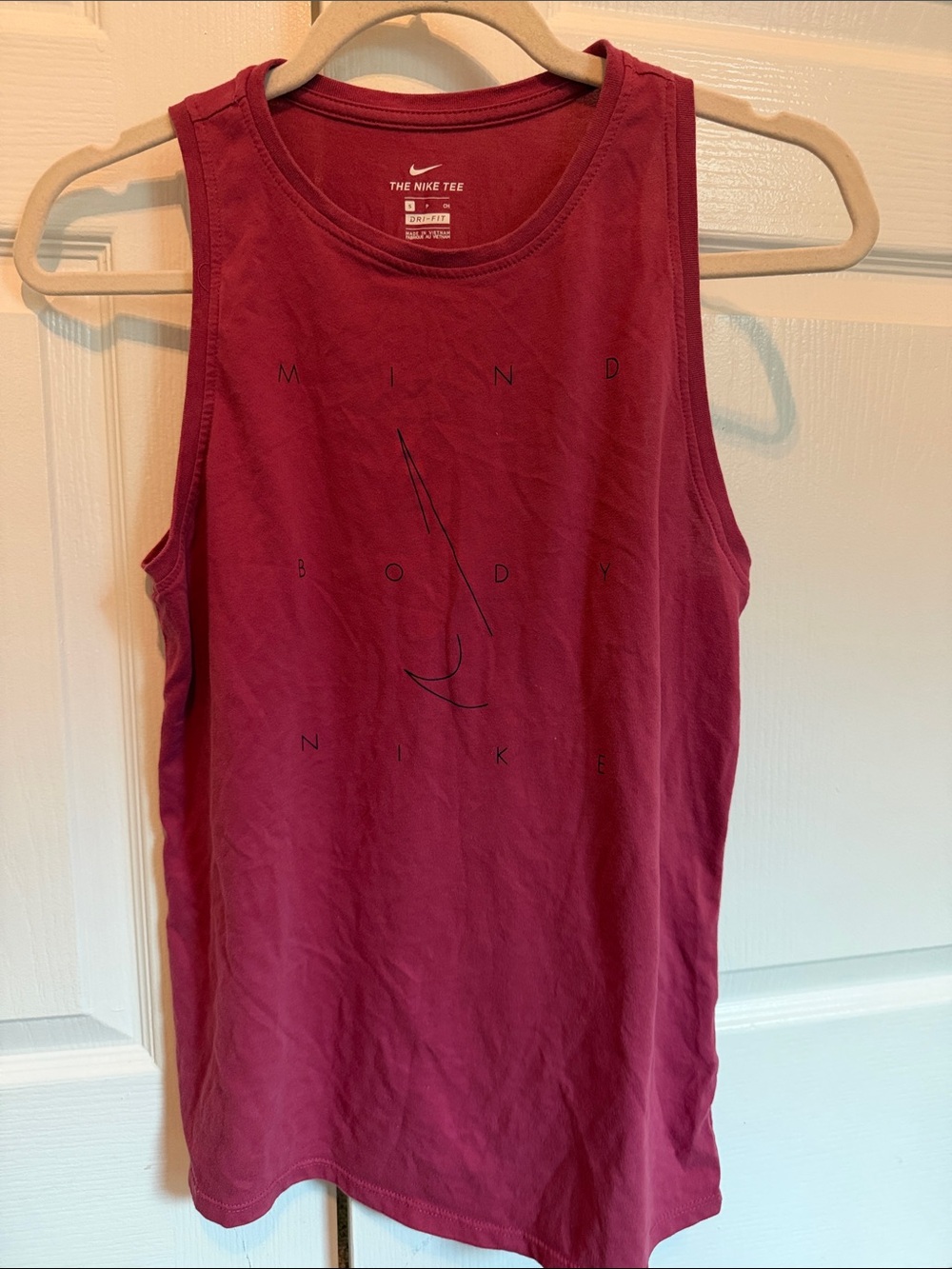 Nike dri-fit Women’s Sleeveless Tank Top - small-Burgundy “mind body Nike”